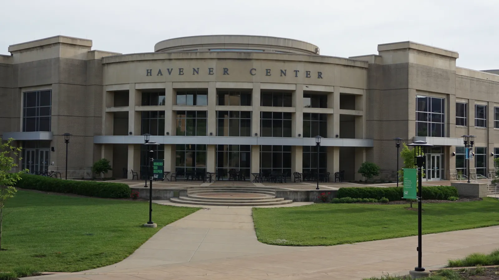 The Havener Center and its lawn on the Missouri S&T campus in Rolla, Missouri