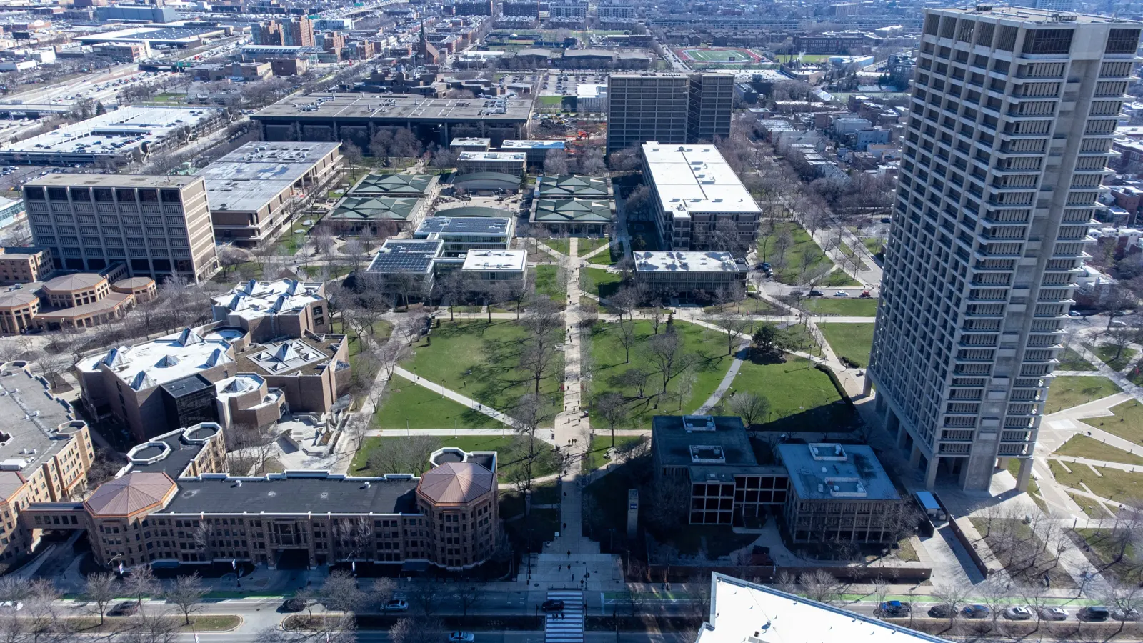 Aerial view of the quad and University Hall on the University of Illinois Chicago east campus